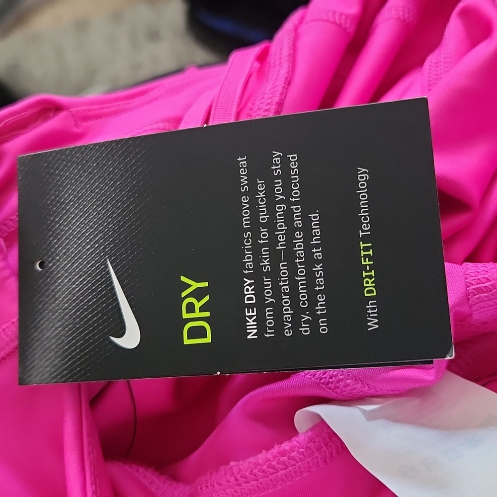 Nike Women's Dri Fit Pink Shorts Size Small - Picture 7 of 7